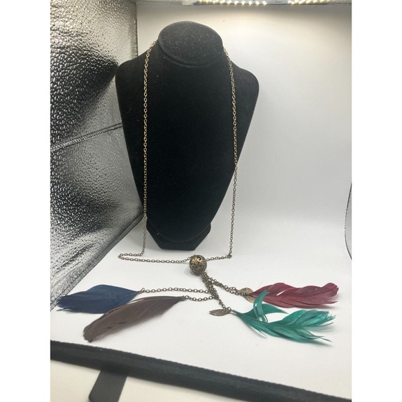 4 Colored Feathers with Metal Ball & Leaves Chain 34" Necklace! - Picture 3 of 10